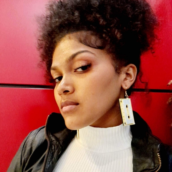 Worship is My Weapon Earring Set - Picture 3 of 4